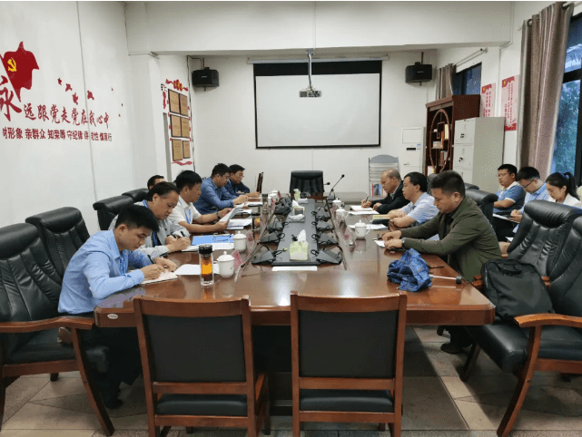 銅仁城投集團迅速貫徹落實全市創(chuàng)建國家衛(wèi)生城市工作階段性總結會精神